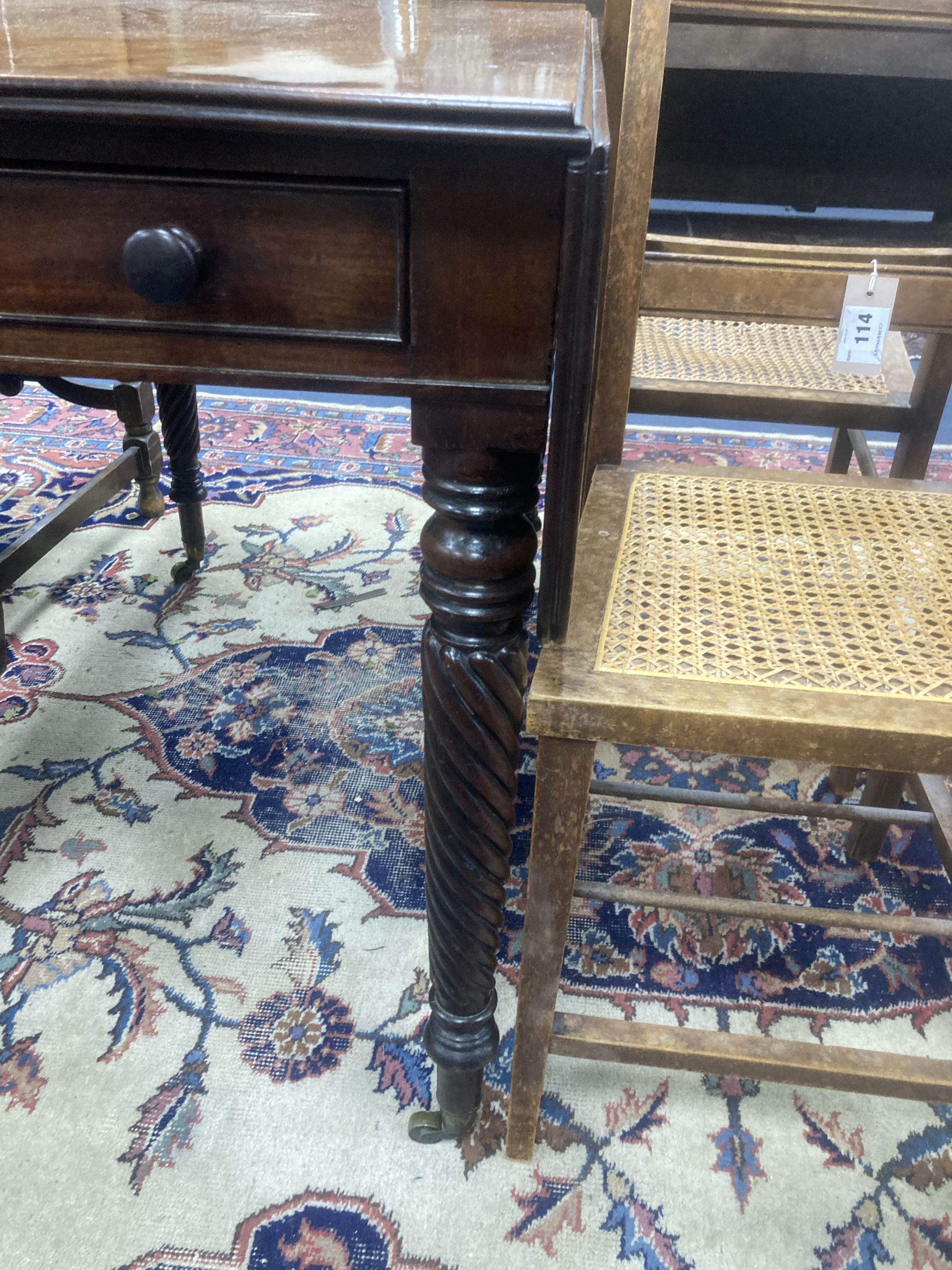 A Regency mahogany Pembroke table, width 91cm, depth 54cm, height 72cm